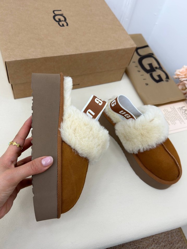 UGG Süet Platform Terlik — görsel 5/8