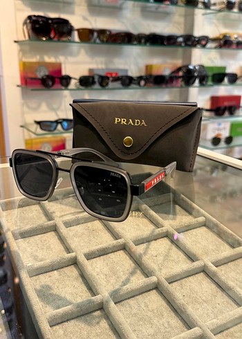 Prada ürünü