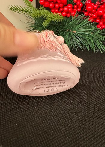 Beden Pembe Kadın Parfüm Şişesi Püsküllü