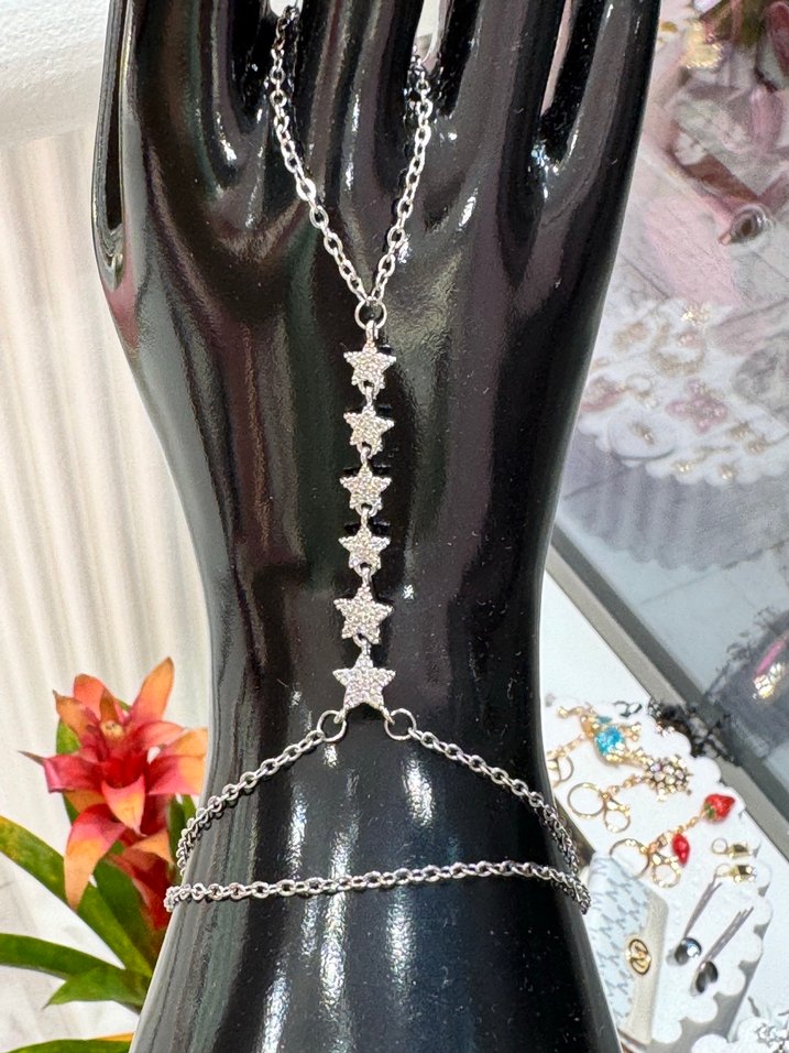 Zincir Detaylı Parlak Altın Renk Kadın El Zinciri - Görsel 3