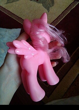  Pembe pony