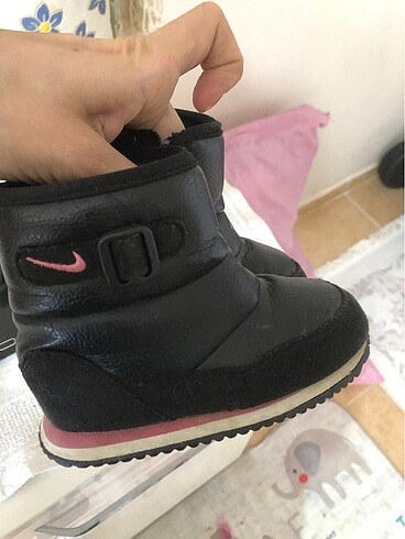 22 Beden siyah Renk Orjinal nike bot