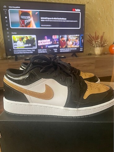 38 Beden çeşitli Renk Air Jordan Gold Toe Low