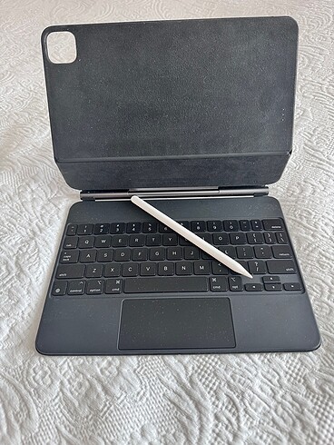 iPad Magic Keyboard Apple Pencil