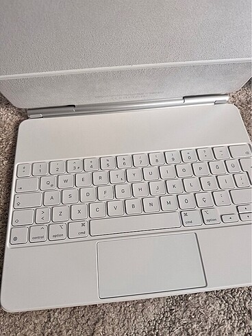 Apple Apple İPad sıfır magic Keyboard garantili