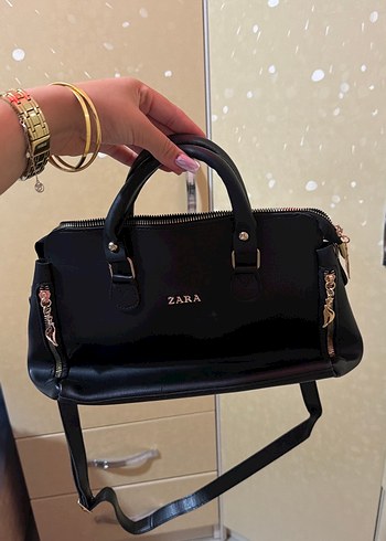 Zara Siyah Parlak Deri El Cantasi