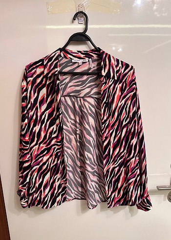 36 Beden Kadın Çok Renkli Zebra Desenli Uzun Kollu Gömlek