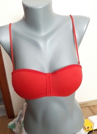 Kırmızı temiz bikini üst