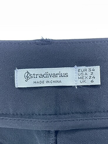 34 Beden siyah Renk Stradivarius Kumaş Pantolon %70 İndirimli.