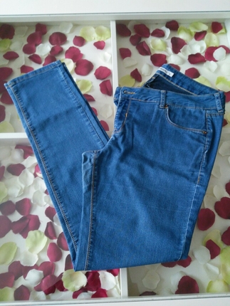 Mavi skinny pantalon.