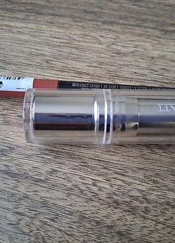 missha mat ruj ve maybellinne dudak kalemi