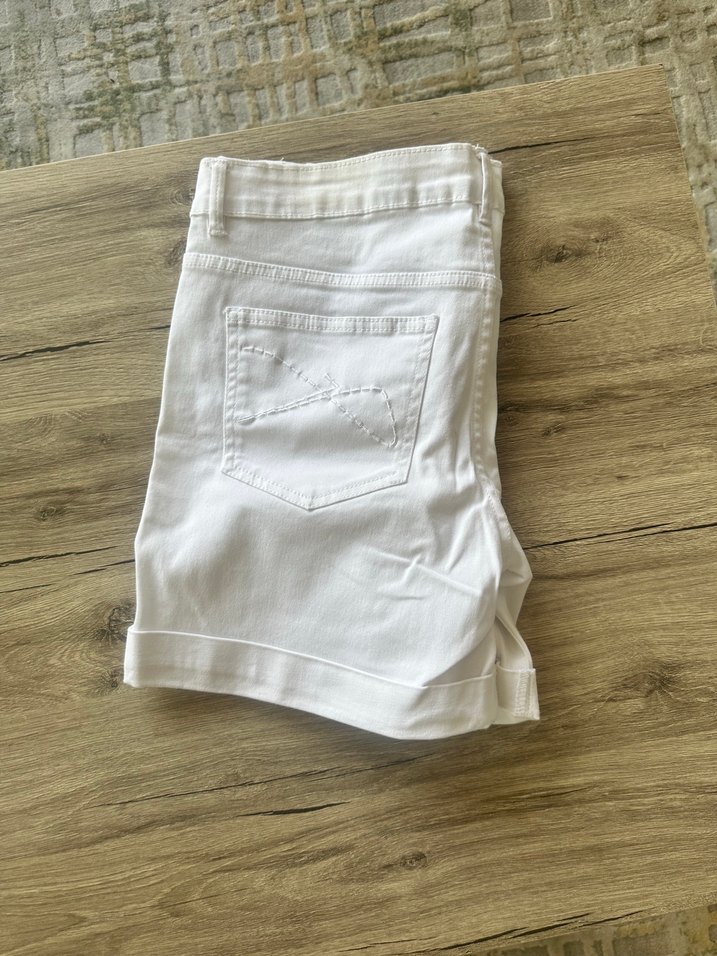 Kadın Beyaz Mini Şort - Görsel 3