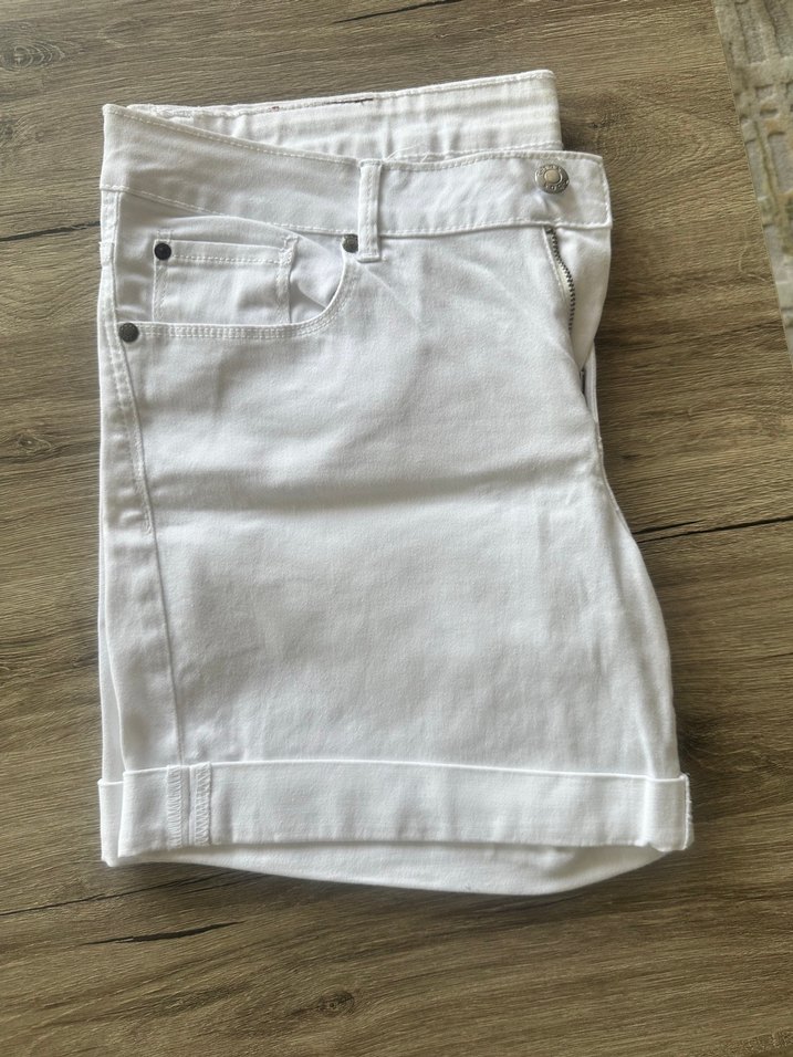 Kadın Beyaz Mini Şort - Görsel 2