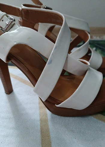 Beyaz Dolgu Topuklu Kadın Sandalet - Görsel 3