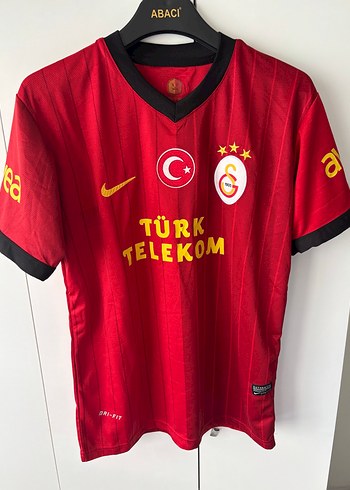 GS Store Galatasaray Kirmizi Forma Sehir Ve Spor Stili