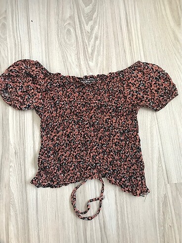 Bershka Önden ayarlamalı crop