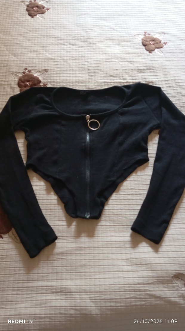 Siyah Fermuarlı Uzun Kollu Crop Top - Görsel 2