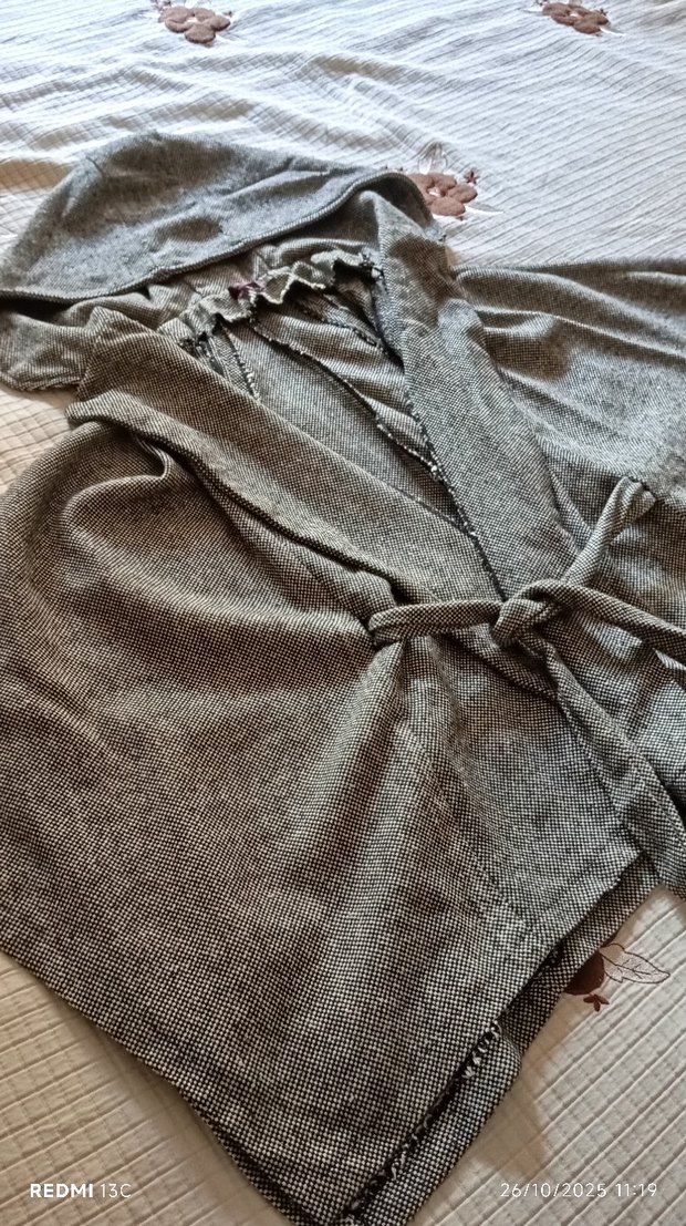 Gri Kapüşonlu Salaş Midi Kadın panço - Görsel 2