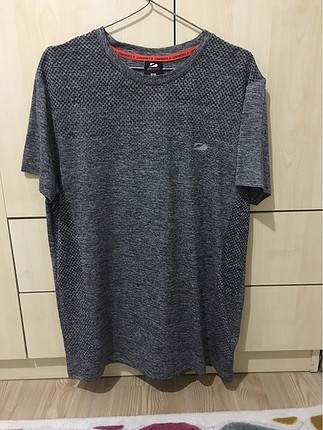 Kısa kollu spor t-shirt