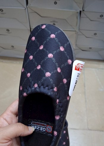 Gezer Kadin Pembe Baskili Cirt Cirtli Dolgu Topuk Terlik