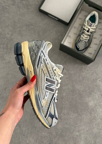 New Balance Retro Sehir Sneakeri