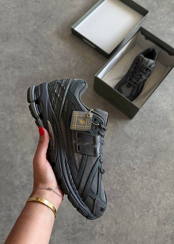 New Balance Antrasit Siyah Bagcikli Sneaker