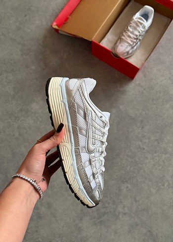 Nike Beyaz Retro Sneaker