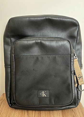 Calvin Klein Ck Siyah Deri Gorunumlu Sehir Cantasi