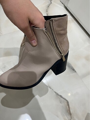 Stradivarius Camel rengi bot