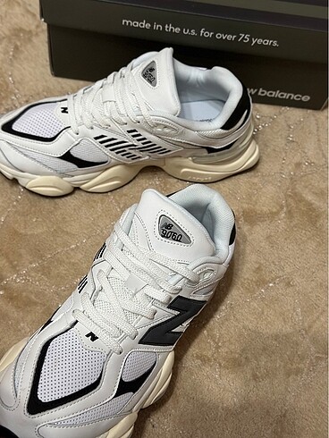 42 Beden beyaz Renk New balance 9060
