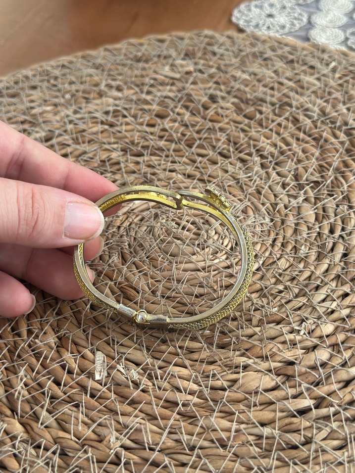 Altın Renkli Kemerli Vintage Bileklik - Görsel 3