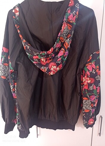 Bershka Yağmurluk