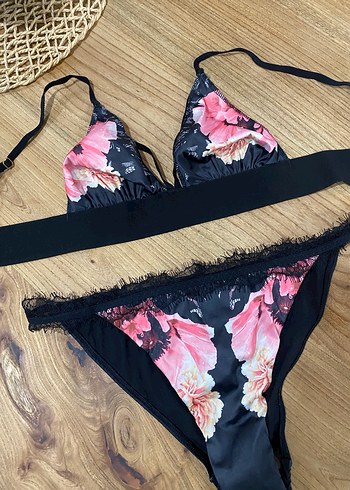 Dantel Detaylı Çiçek Desenli saten takım - Görsel 2