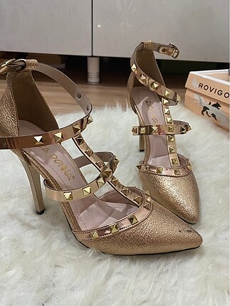 Taşlı stiletto