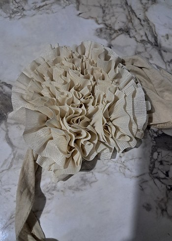 Bej fırfırlı bone - Görsel 3