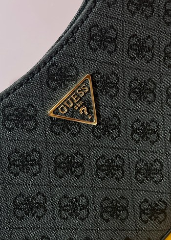 Guess Siyah Monogramli Canta
