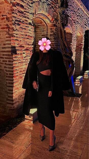 Zara dokulu cut-out siyah elbise