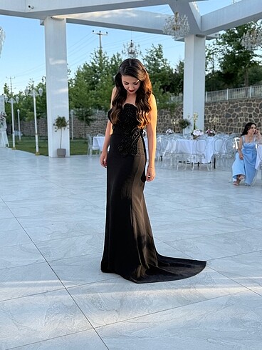 m Beden siyah Renk 1 ay önce alındı sadece bir kez giyildi