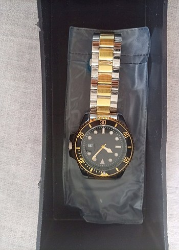 Rolex Siklik Ve Zarafet İki Renkli Metal Bilezikli Saat