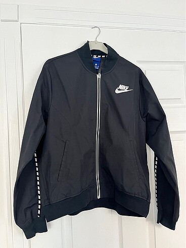 Nike yağmurluk