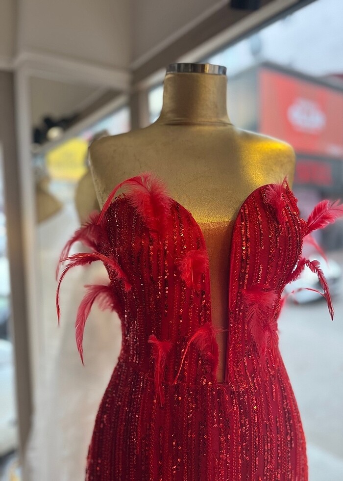 Özel dikim kırmızı abiye - Görsel 3