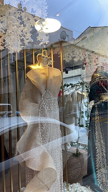 Özel dikim nışan elbisem - Görsel 6