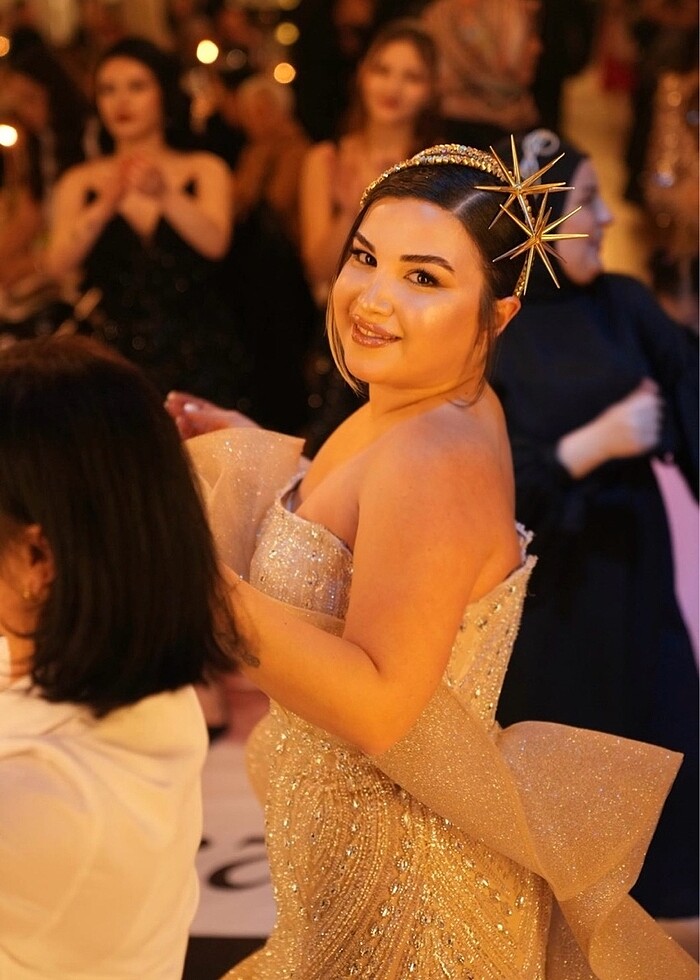 Özel dikim nışan elbisem - Görsel 3