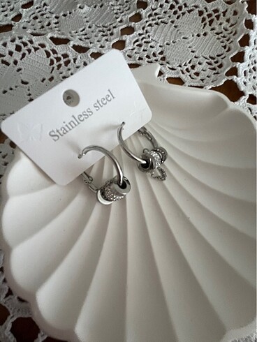 Silver detaylı çelik küpe