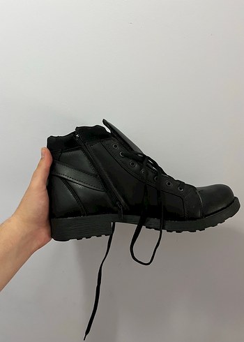 Diğer Sehir Stiline Uygun Siyah Bagcikli Bot