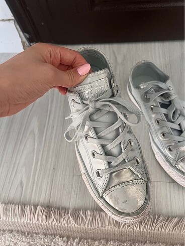 Mavi gümüş converse