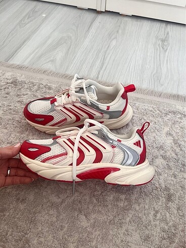 Adidas spor ayakkabı