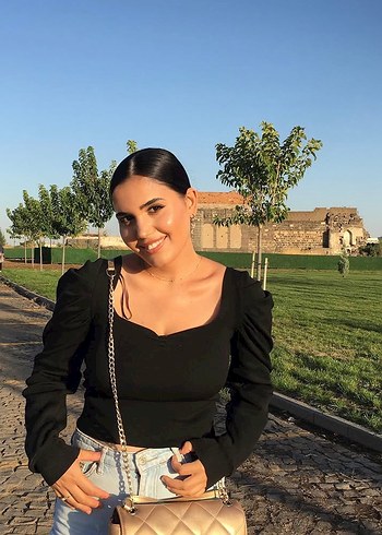 Diğer Sikligin Simgesi Siyah Balon Kollu Bluz