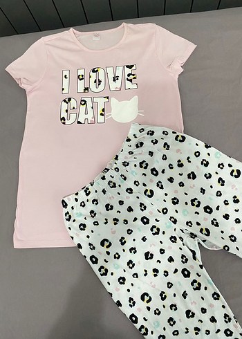 LC Waikiki Pembe Kedi Baskili Rahat Pijama Takimi