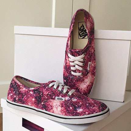 38 Beden pembe Renk Vans Galaxy orijinal etiketli ürün 37.5 numaradır 
